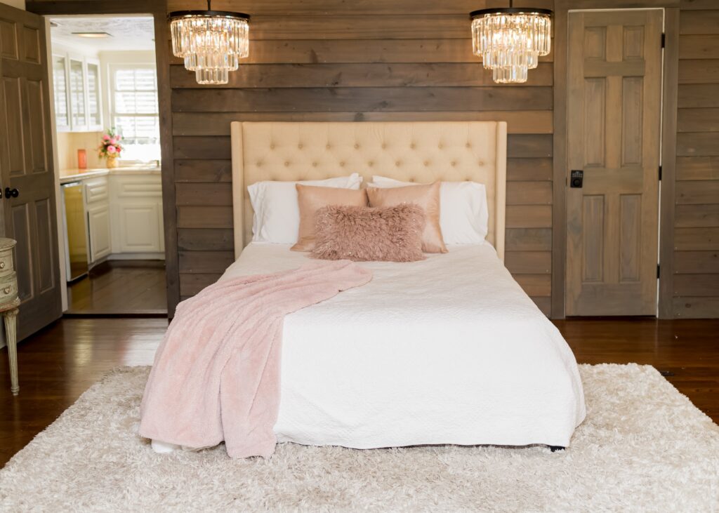 Beautiful suite showing bed and chandeliers