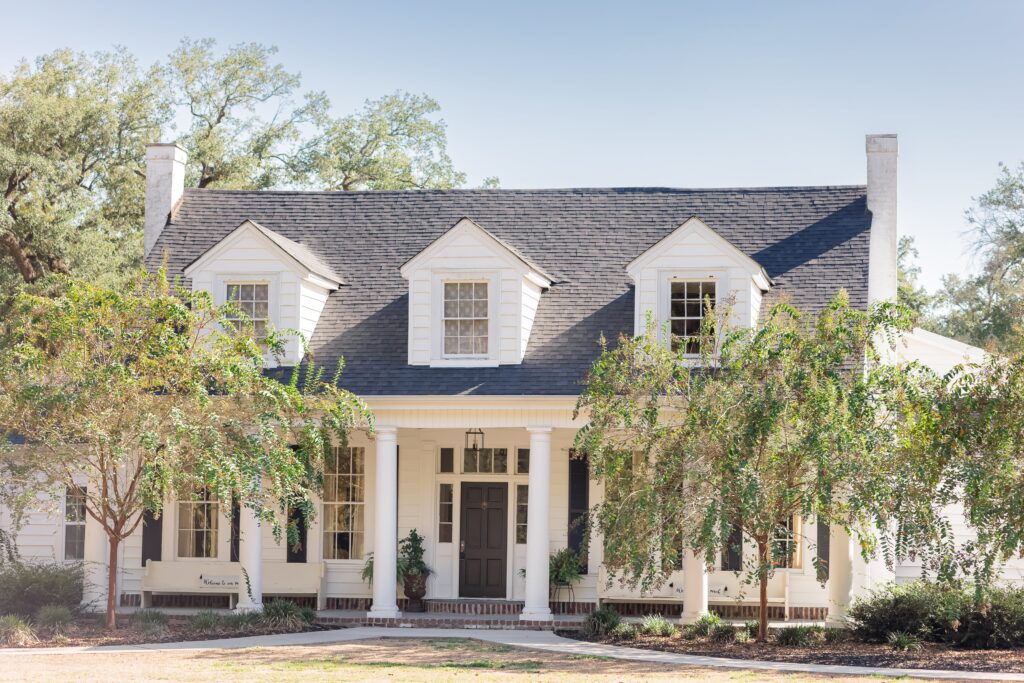 Oak Hill Estate wedding venue is a large historic home with white columns